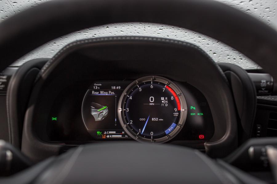 Панель приборов Lexus LC500 2017 года  (UK) (фото 38 из 40)